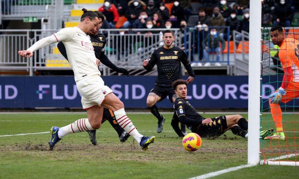 Anche il Venezia saluta sui social Ibrahimovic, il suo ultimo gol su azione proprio al Penzo