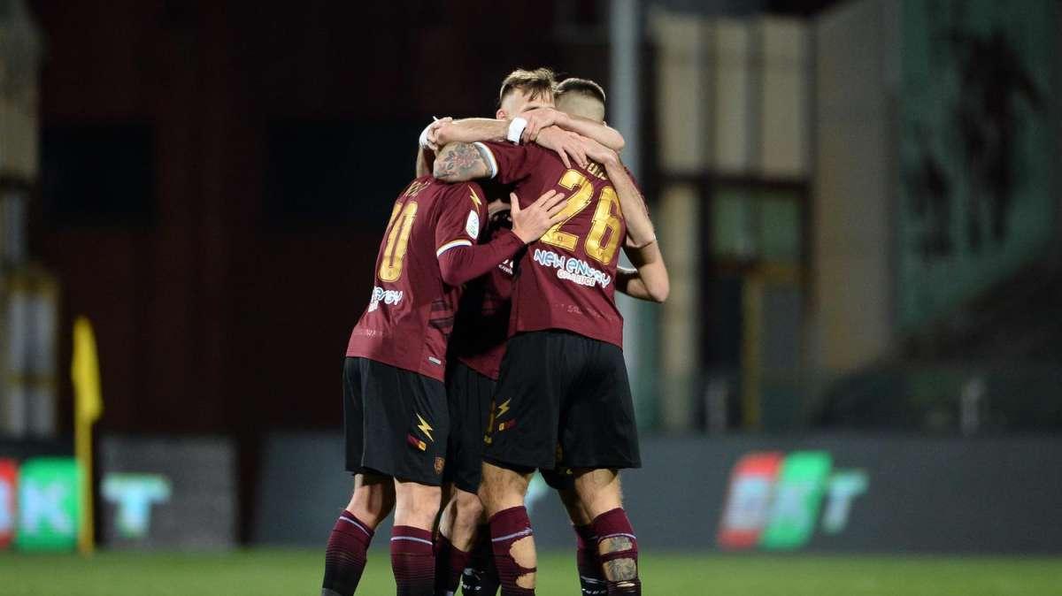 Rabbia Salernitana, La Città: "Solo la Lega frena la Salernitana: stop alla Serie B"
