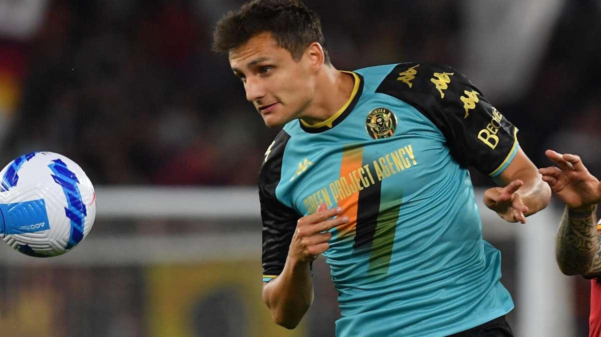 Il Palermo ufficializza l'innesto dell'ex Venezia Ales Mateju