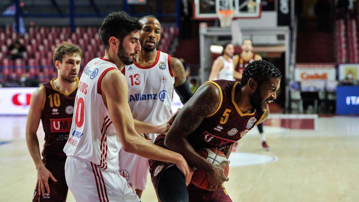 Reyer ko con una Fortitudo in emergenza. Bramos e Stone si salvano