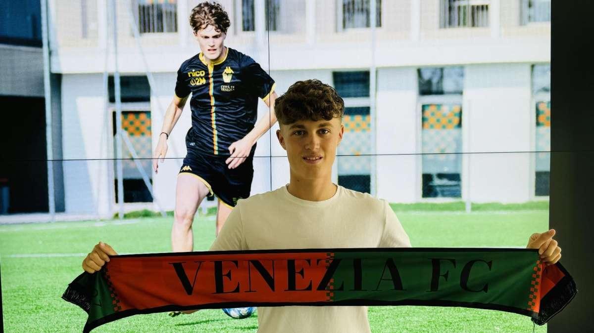 Venezia Primavera, contratto da professionista per Barengo