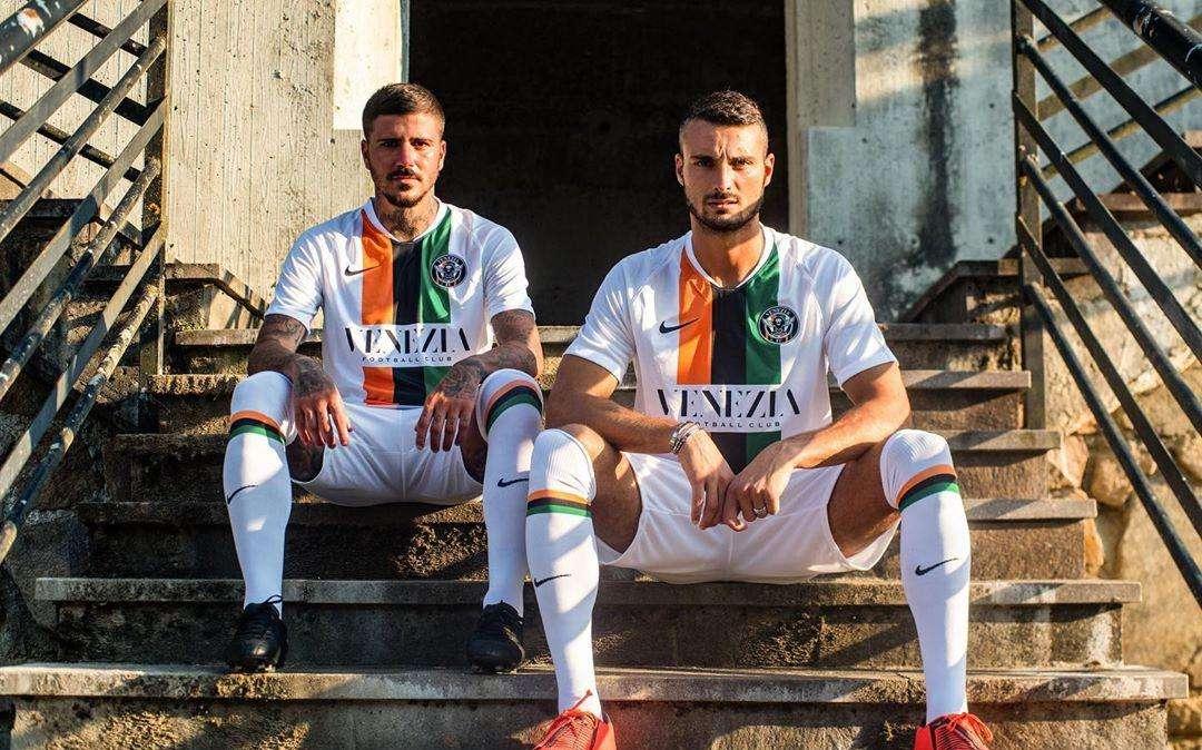 Presentata anche la seconda maglia del Venezia