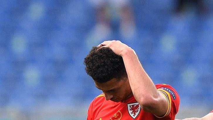 Le formazioni di Galles-Austria, Ampadu titolare come terzino destro