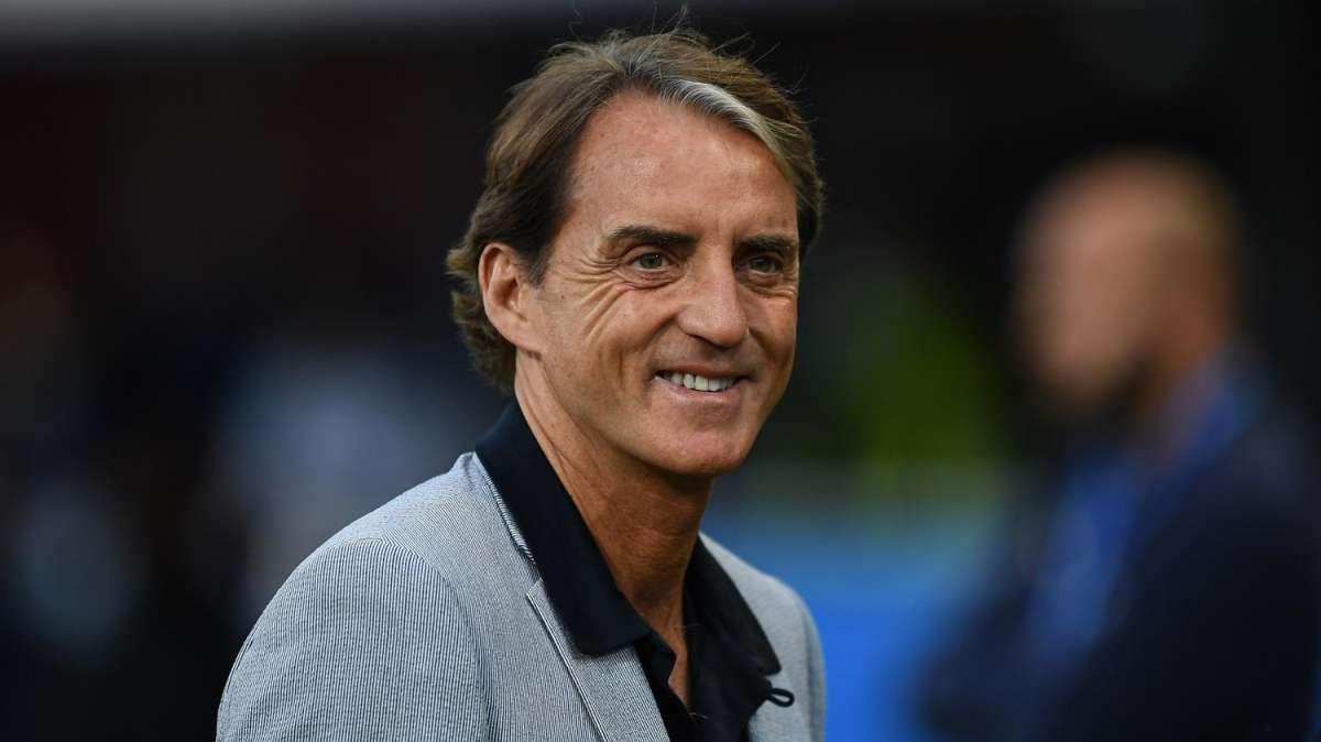Europei - Mancini: "Onoreremo ogni minuto giocando con spensieratezza, ma con la responsabilità di rappresentare uno dei Paesi più belli e forti del mondo"