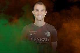Lakicevic, presentazione: "Voglio lavorare per sfondare nel calcio italiano, a Venezia ho trovato persone di grande livello"