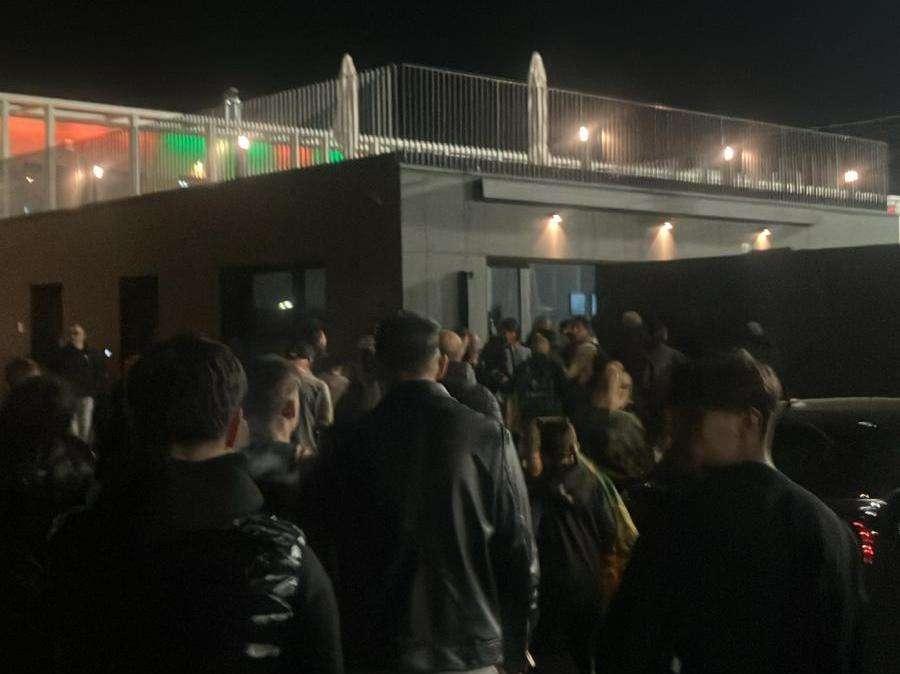 Centinaia di tifosi già a Ca' Venezia: tutto pronto per festeggiare con la squadra
