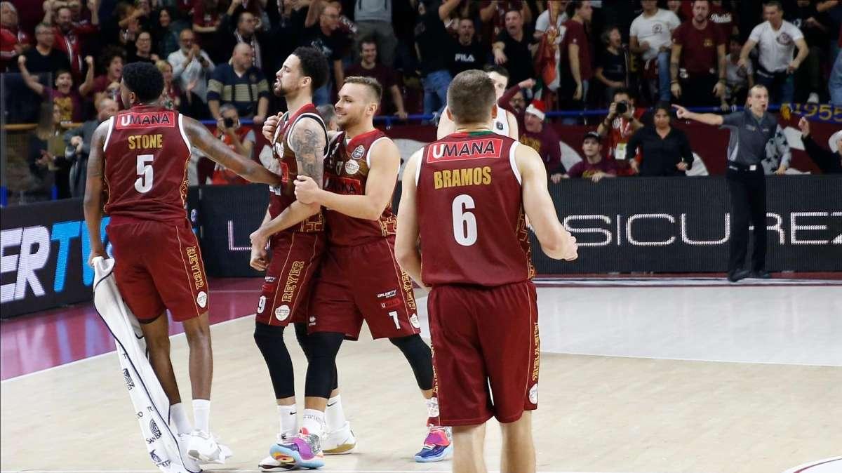 Dentro il campo, Austin Daye predica pallacanestro con tanto di esultanza alla Dybala