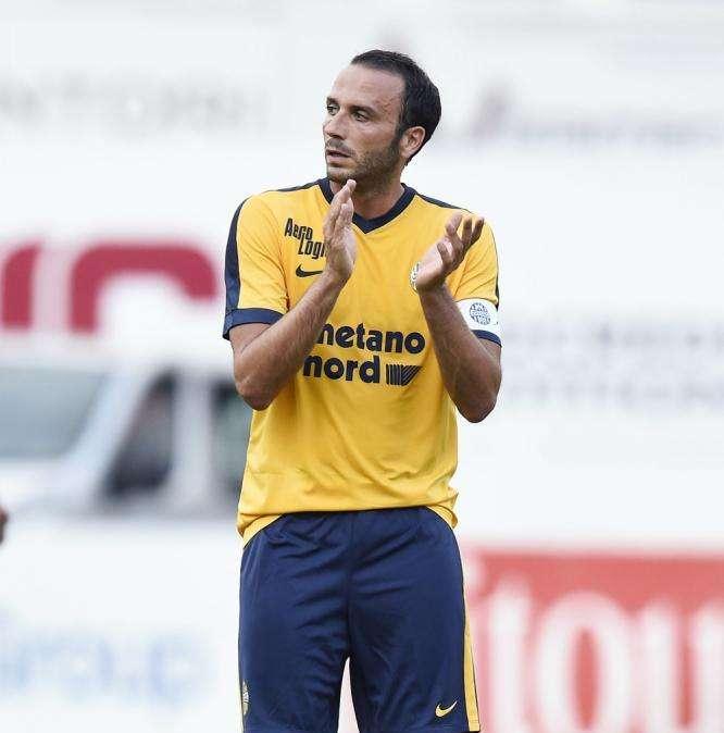 Serie B, i parziali al 45': avanti Verona e Salernitana