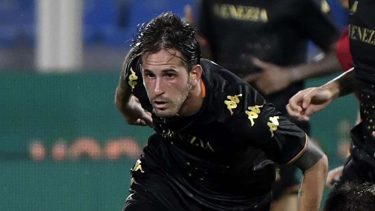 La Nuova Venezia: "Aramu, una magia e un bacio: la Juve è fermata"