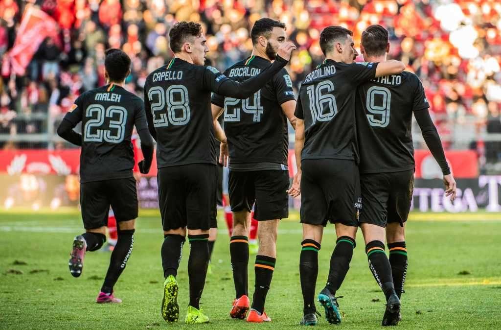 Un calcio all’acqua alta: attiva l’asta benefica in favore del Comune di Venezia 