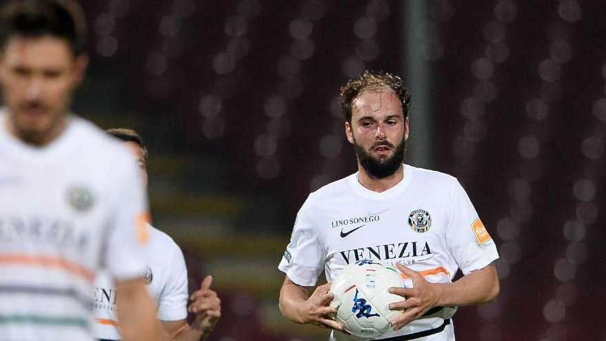 Il Novara punta Zigoni, i piemontesi a caccia di un centravanti