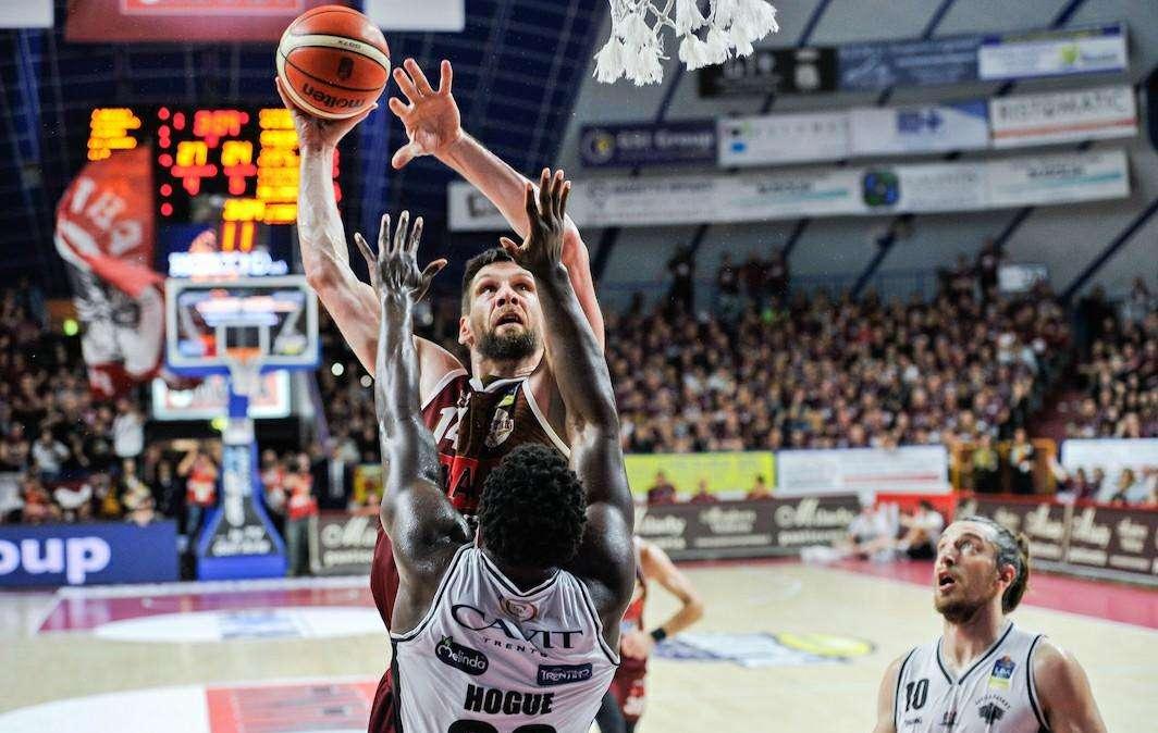 Il primo round va alla Reyer, Trento cade per 67-57