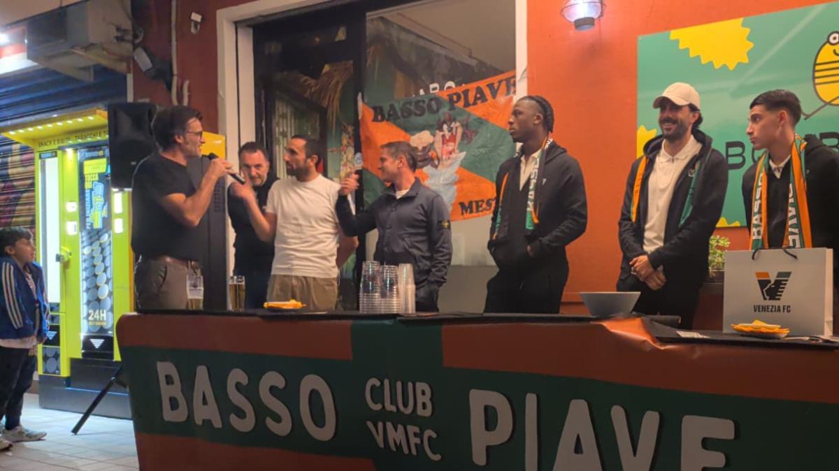 Venezia, Antonelli alla festa del club Basso Piave: "Percepisco amore e passione, è bello portare qui i ragazzi"