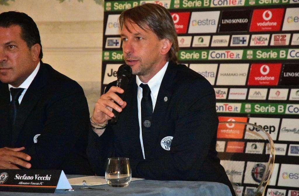 Vecchi: "Valuteremo prima i portieri in rosa, in attacco siamo a posto con Vrioni, sono arrivati tanti giovani interessanti e a breve ci sarà Schiavone"