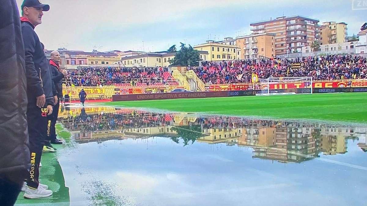Catanzaro-Venezia, la gara riprenderà alle ore 16.15