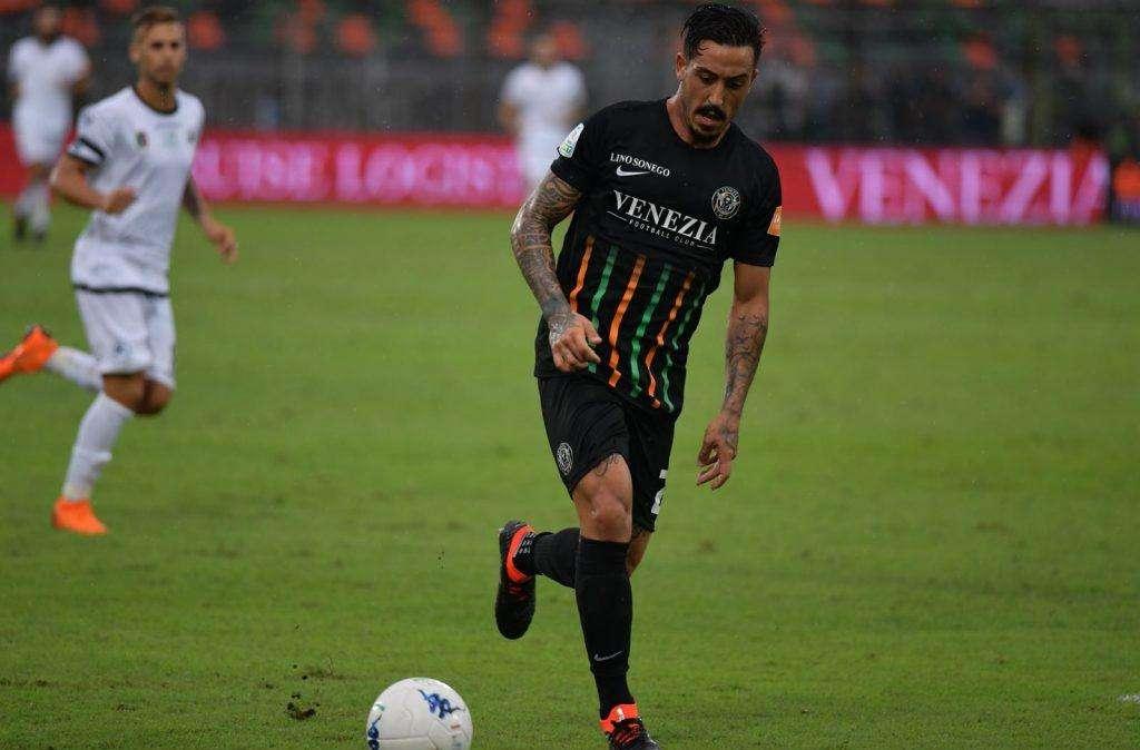 Di Mariano: "Ho già vissuto una retrocessione quindi non mi importa se non gioco, l'importante è salvarsi, siamo tutti sulla stessa barca"