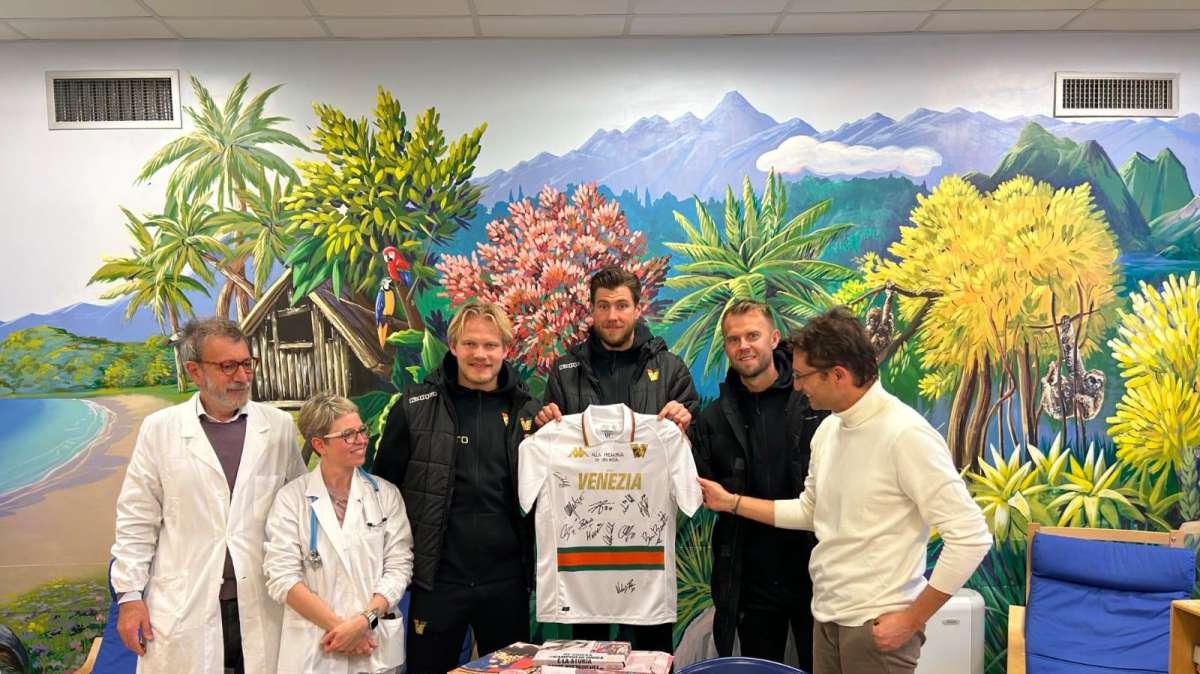 Venezia, i giocatori incontrano i pazienti del reparto di pediatria degli ospedali di Venezia e Mestre