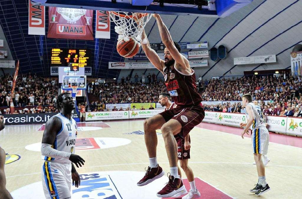 La Reyer impatta e porta Cremona sul 2-2