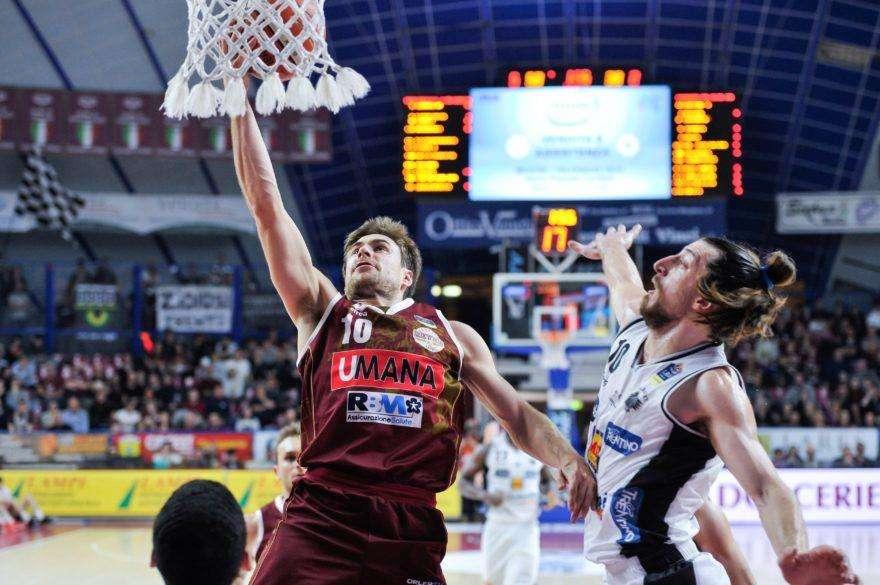 La Reyer perde con Trento al supplementare, finisce 77-81