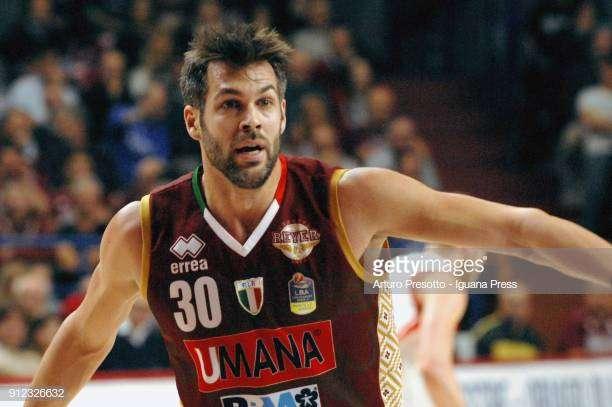 L'ex Reyer Venezia Cerella chiude la carriera con una tripla da urlo: "Mi sono passati davanti vent'anni di carriera"