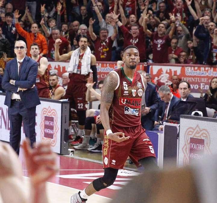 Il derby va a Venezia che batte Treviso trascinata da Stone e Chappell