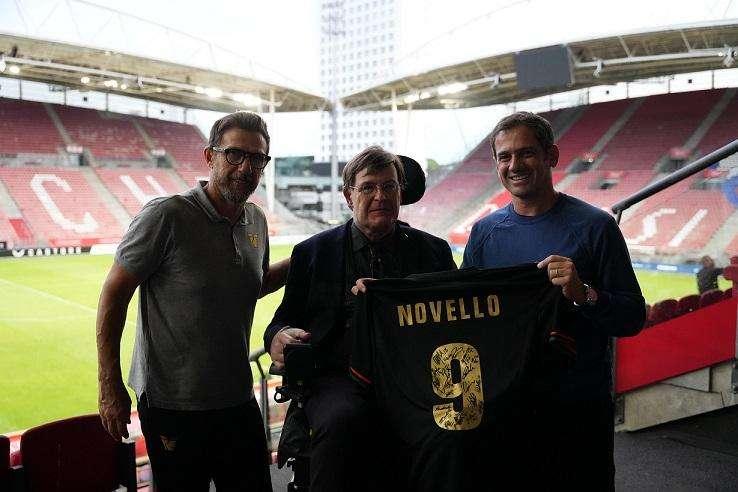 Utrecht-Venezia, Antonelli e Di Francesco omaggiano l'ambasciatore italiano in Olanda con la maglia arancioneroverde