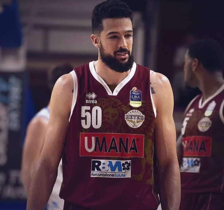 Venezia, soffrendo nel finale, vince contro Cremona e impatta la serie sul 2-2