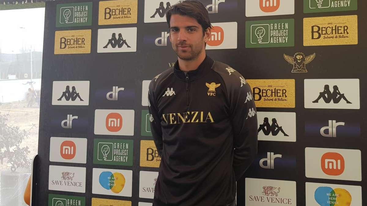 C'è il via libera del Venezia per Ceccaroni, sarà un nuovo giocatore del Lecce