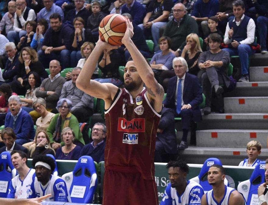 Continua la marcia della Reyer in campionato, anche Sassari cade