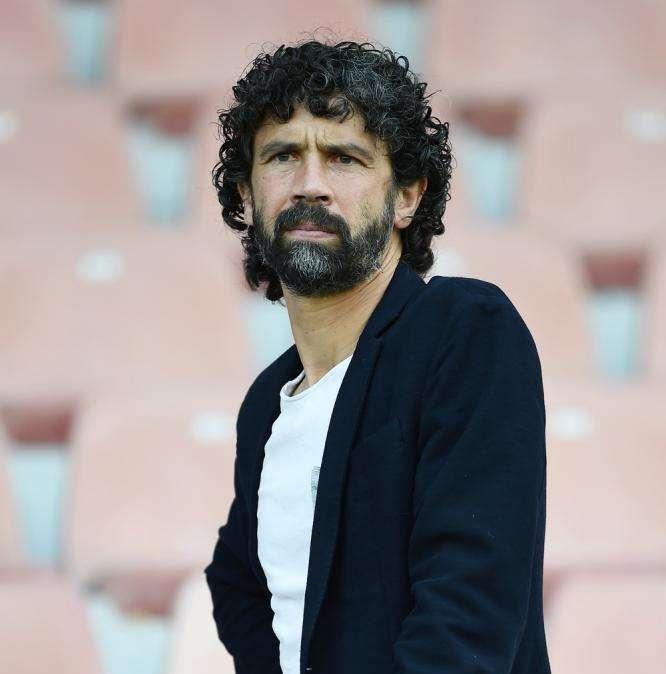 La denuncia dell'AIC: "I club continuano a convocare i calciatori, situazione paradossale"