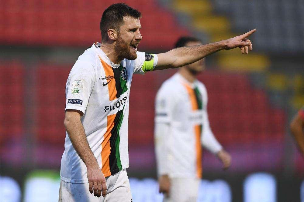 Venezia-Virtus Entella, LE PAGELLE, quanti errori dietro, Longo trova il gol su rigore ma poco altro