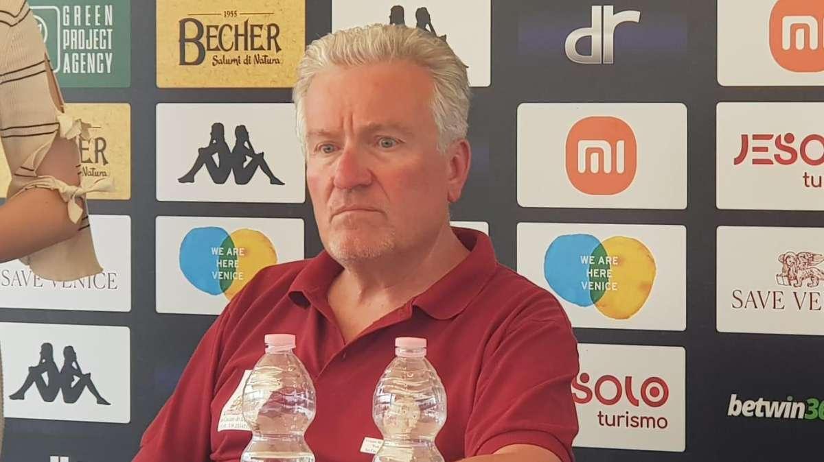 Niederauer: "Savarese? Non commento, ma posso dire che cerchiamo un tecnico esperto e che possibilmente conosca il calcio italiano"