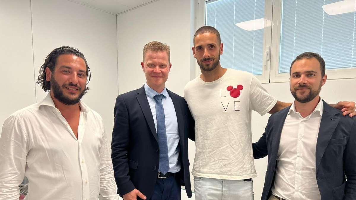 Il dott. Lasse Lempainen in visita, ha operato il tendine di Lezzerini in inverno