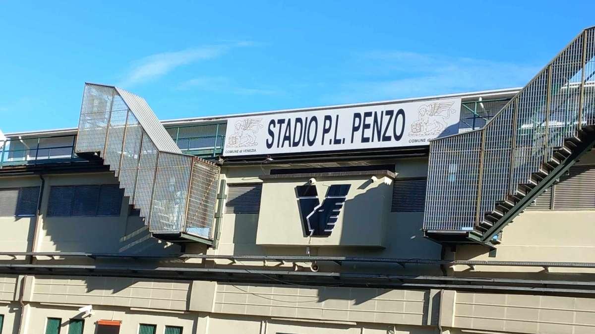 Serie B, la lista suppletiva dei giovani svincolati, il Venezia ne lascia andare due