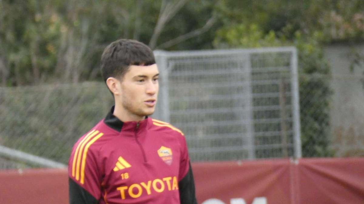 Seduta mattutina per i giallorossi: Soulé continua a lavorare con il resto del gruppo, fasciatura per Hermoso