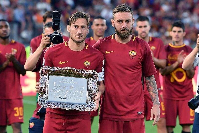 Accadde oggi - Spalletti: "La Roma favorita per lo scudetto". Totti: "Luis Enrique mi piace ma gioco lontano dalla porta". De Rossi ferma la trattativa col City