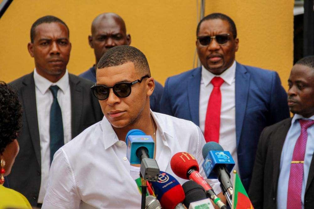 Mbappè avvisa: "Giocare nel PSG non aiuta, è un club che divide"