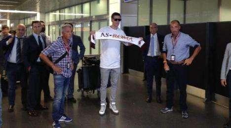 Szczęsny è atterrato a Fiumicino: "Forza Roma!". Visite mediche terminate. FOTO! VIDEO!