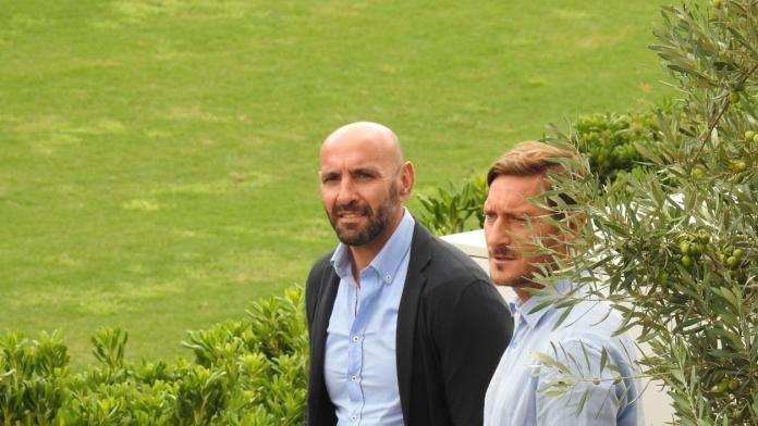 TRIGORIA - Totti, Monchi e Zecca assistono alla rifinitura. FOTO!