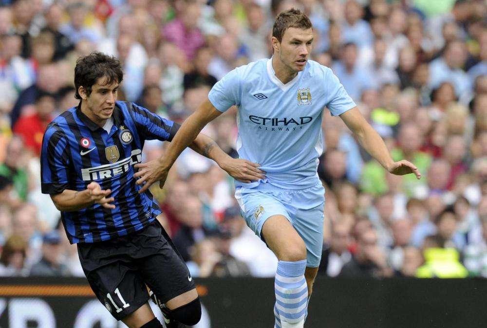 Dzeko riguarda la sua impresa con il Manchester City. VIDEO!