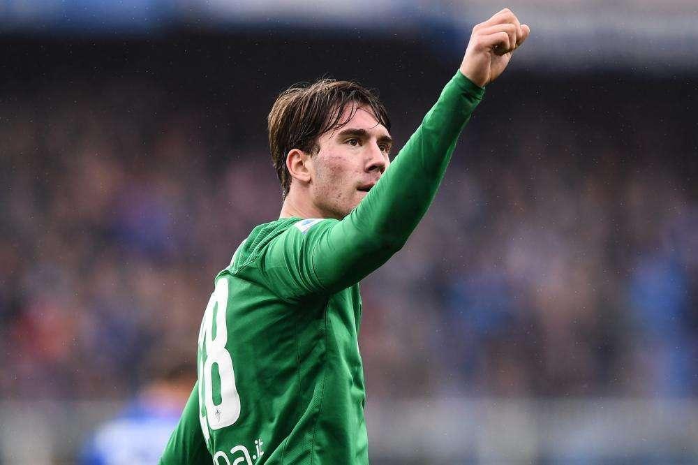 Fiorentina, Vlahovic: "Mi piacerebbe diventare una bandiera della Fiorentina, voglio restare qui il più possibile"