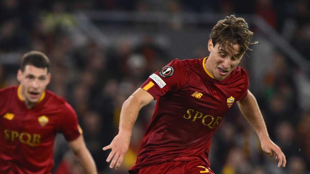 Bayer Leverkusen-Roma, analogie e differenze con la sfida al Manchester United. Curiosi i casi di Zalewski e Bove