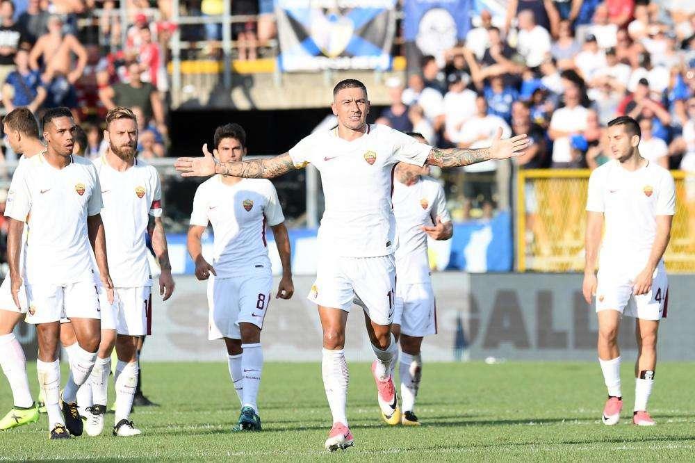 La Roma celebra la Giornata Mondiale della Radio ricordando il gol di Kolarov contro l'Atalanta. VIDEO!