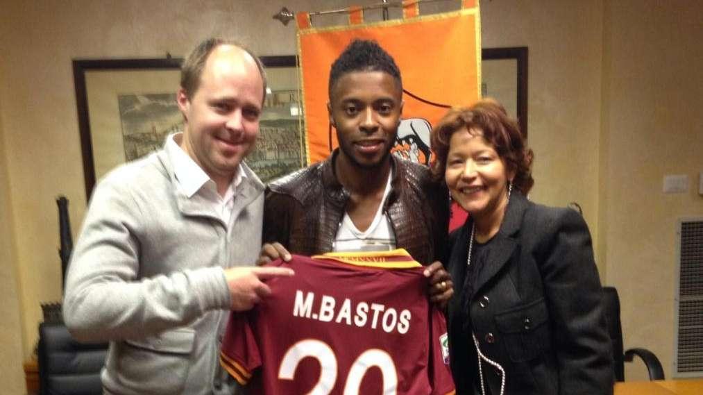 Bastos e la sua nuova maglia. FOTO!