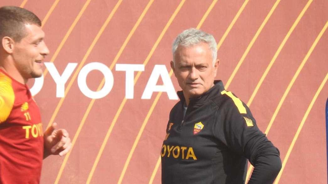 HJK Helsinki-Roma - L'attesa dei tifosi: "A cosa serve Mourinho se su Twitter ci sono tutti questi fenomeni liberi senza una panchina?"
