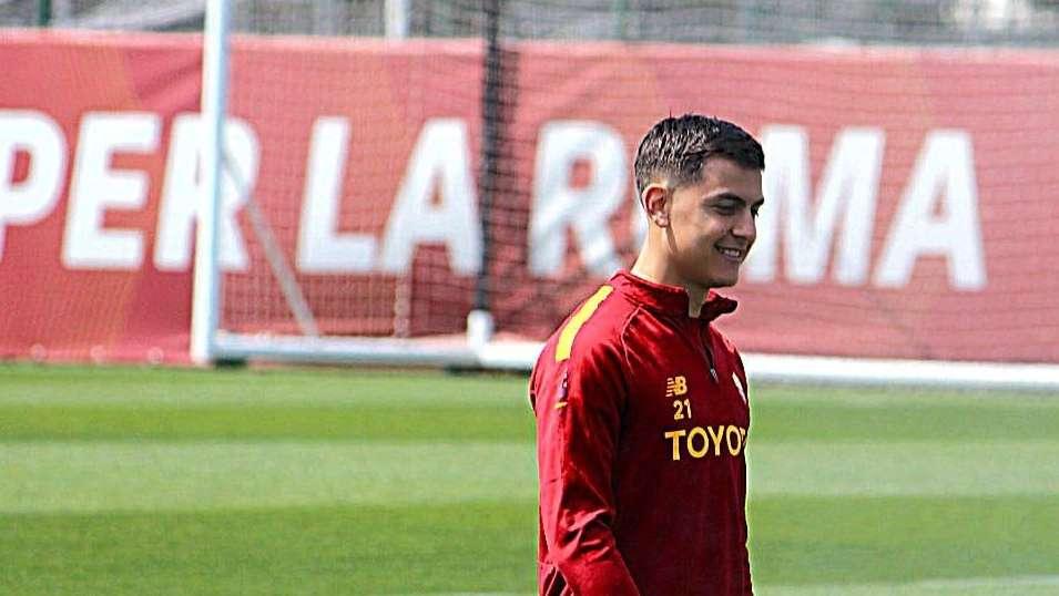 LA VOCE DELLA SERA - Trigoria, Dybala regolarmente in campo. Spinazzola in dubbio per il derby. Diversi club arabi interessati a Smalling