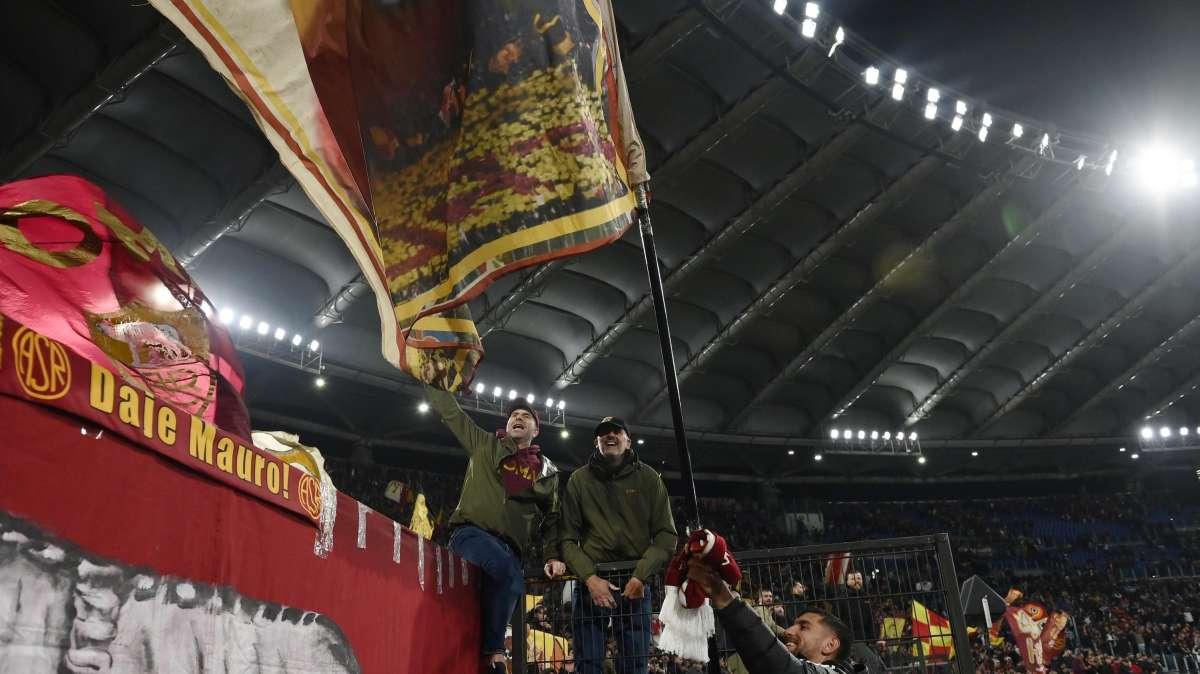Pellegrini sotto la curva a fine gara. FOTO!