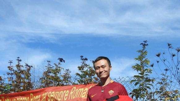 Il pellegrinaggio di Zhang Bo: "8160 km solo per Totti". FOTO!