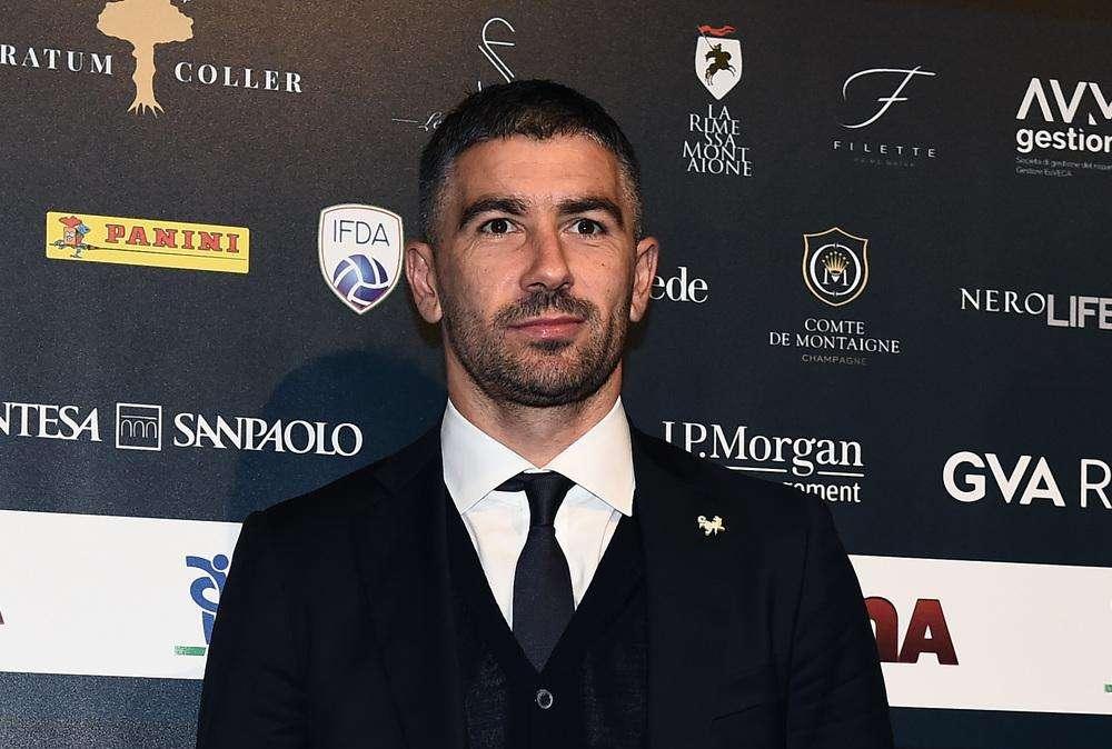 Seconda parte di visite mediche per Kolarov con l'Inter, il giocatore in sede per la firma.L'agente Lucci: "Siamo contenti, è una grande opportunità". VIDEO! 