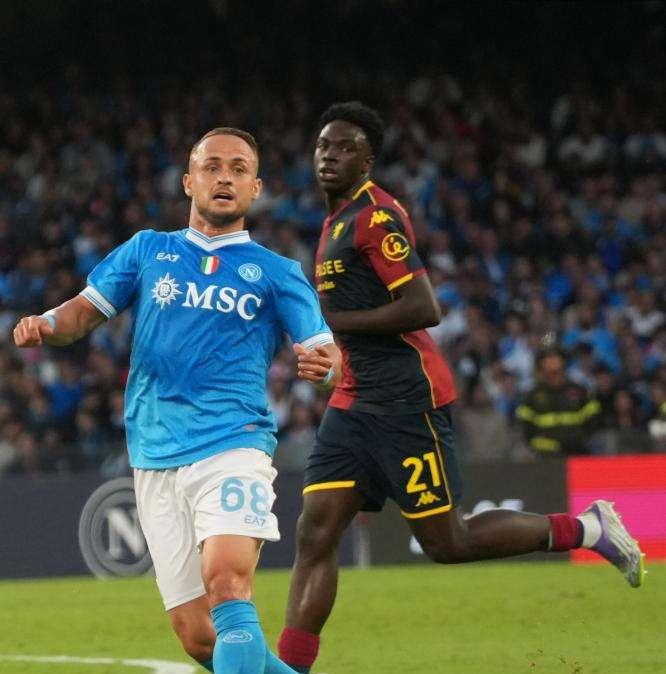 Napoli, infortunio muscolare per Lobotka: lascia la Nazionale
